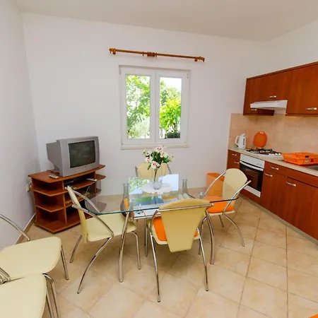 Daire Ivana Tr - One Bedroom With Terrace A3